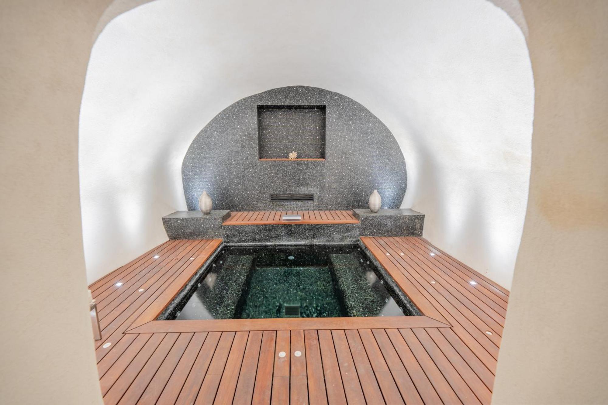 Beau Clocher Saint-Tropez Buitenkant foto