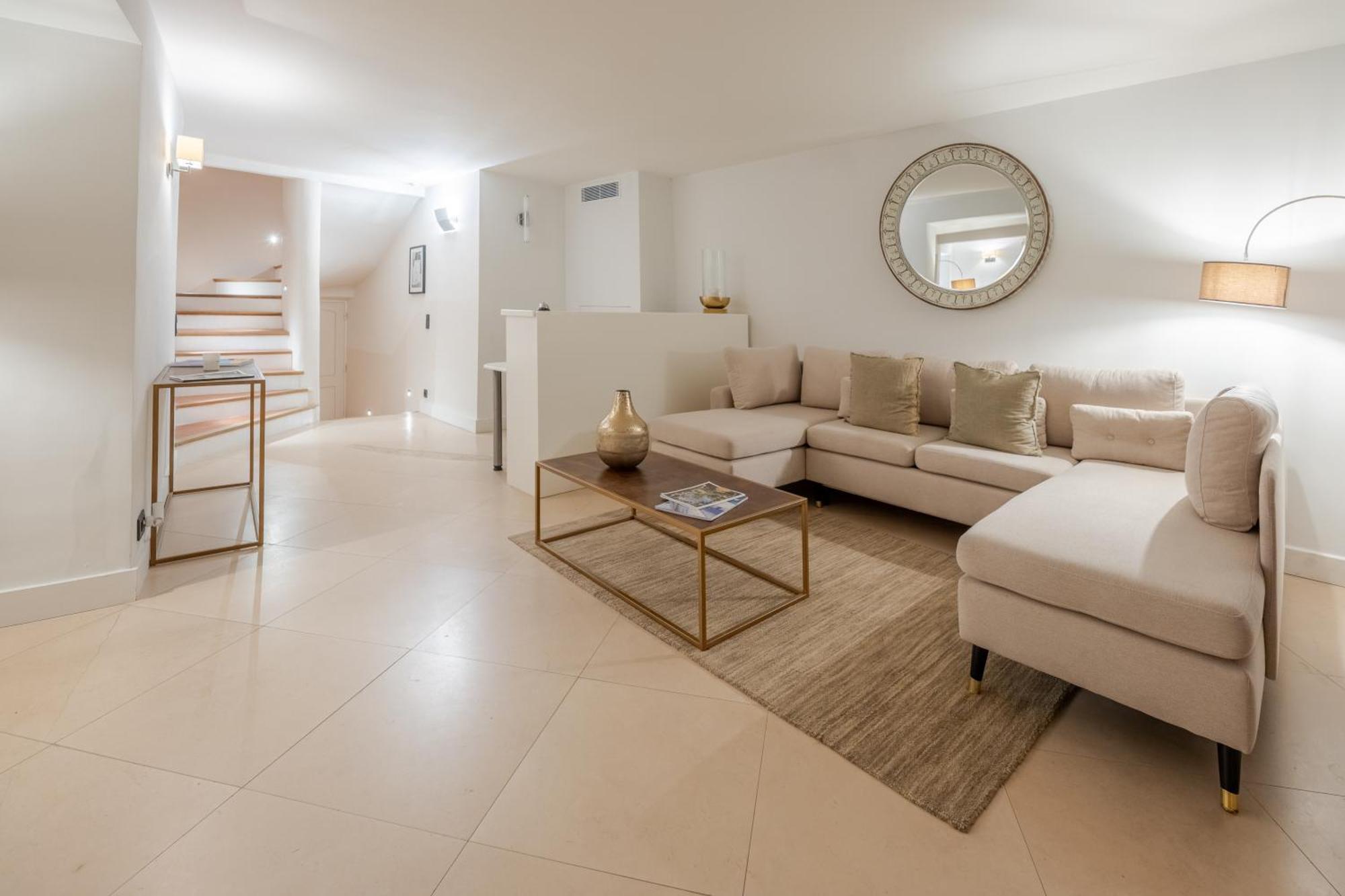 Beau Clocher Saint-Tropez Buitenkant foto