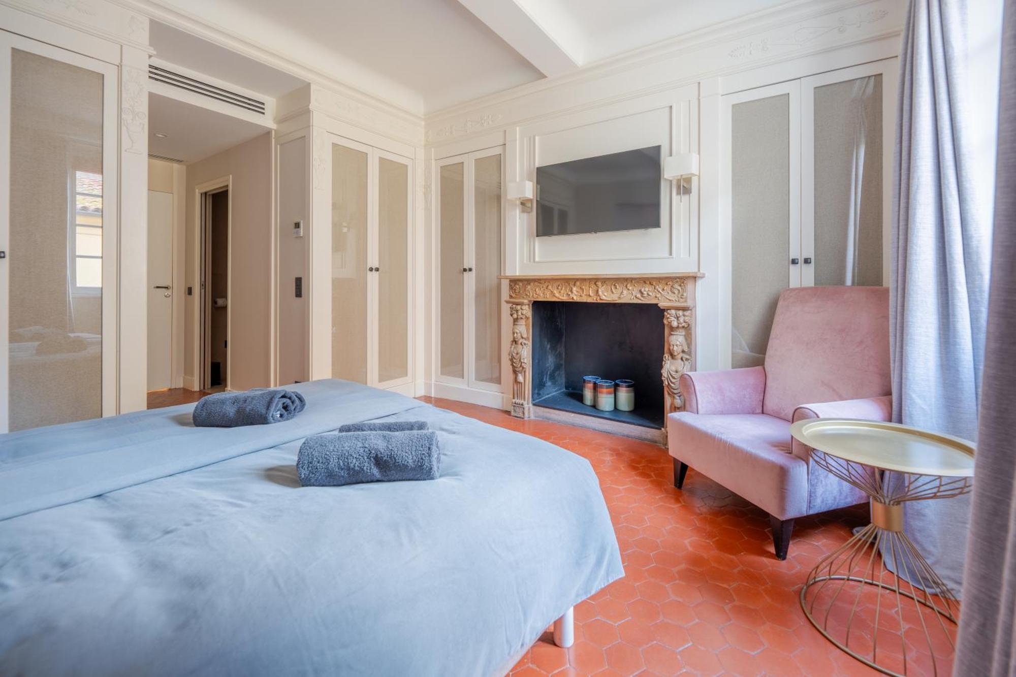 Beau Clocher Saint-Tropez Buitenkant foto