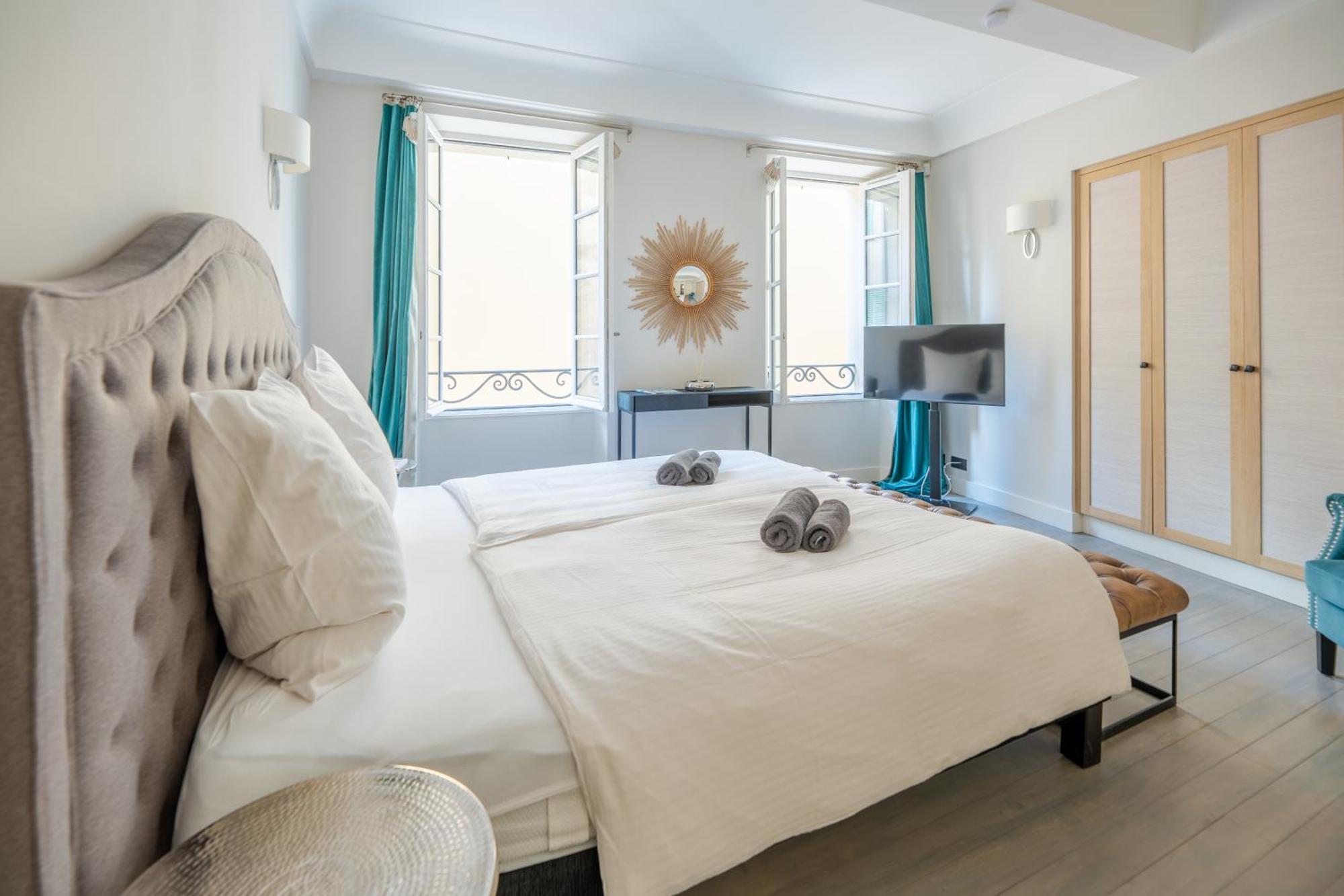 Beau Clocher Saint-Tropez Buitenkant foto