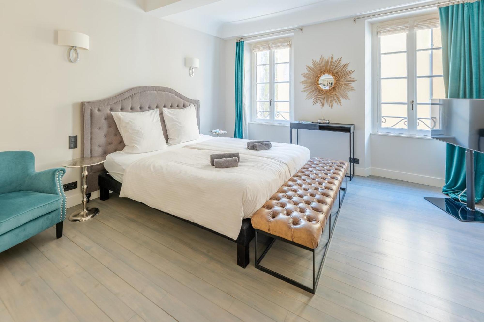 Beau Clocher Saint-Tropez Buitenkant foto