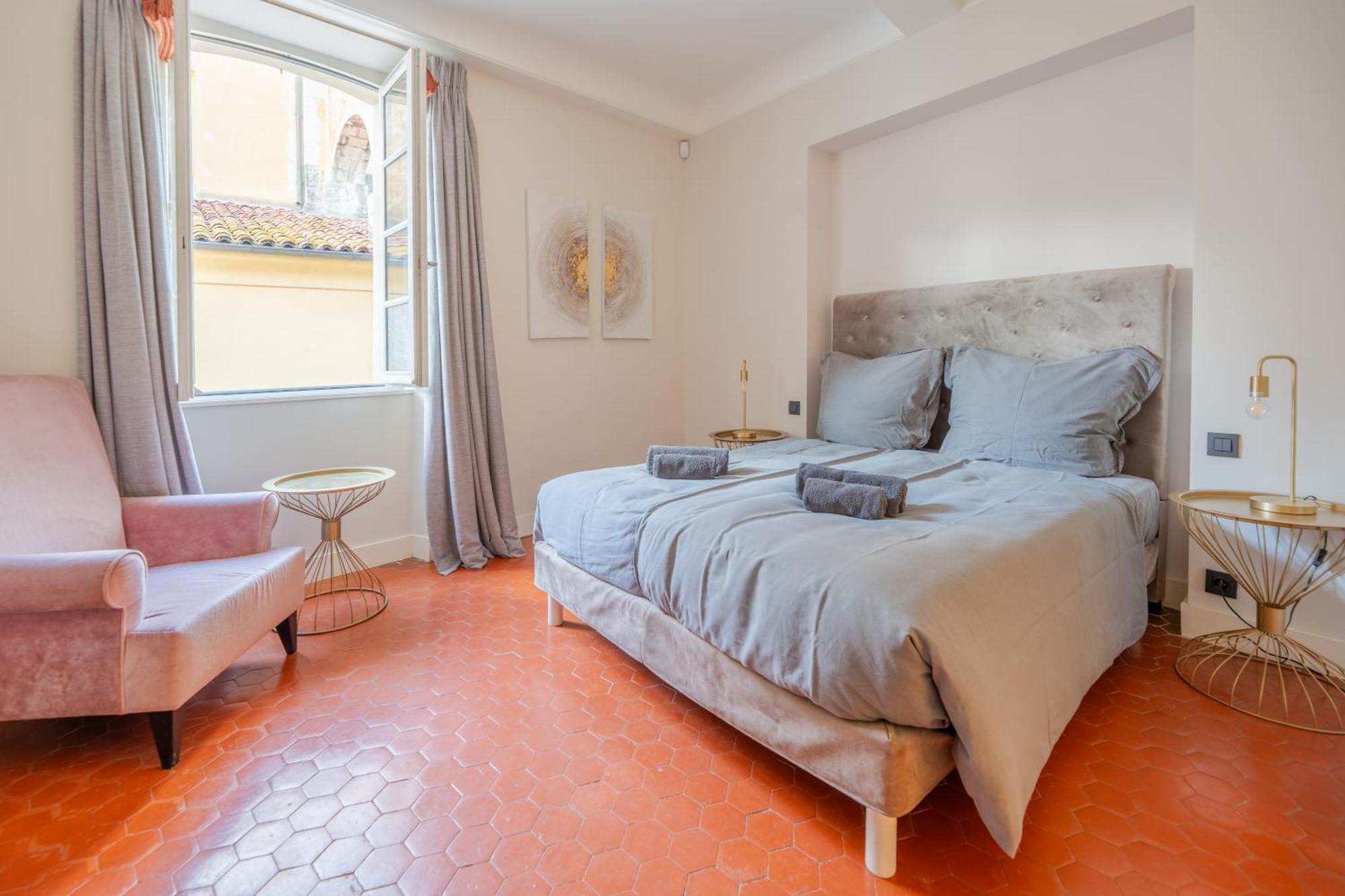 Beau Clocher Saint-Tropez Buitenkant foto