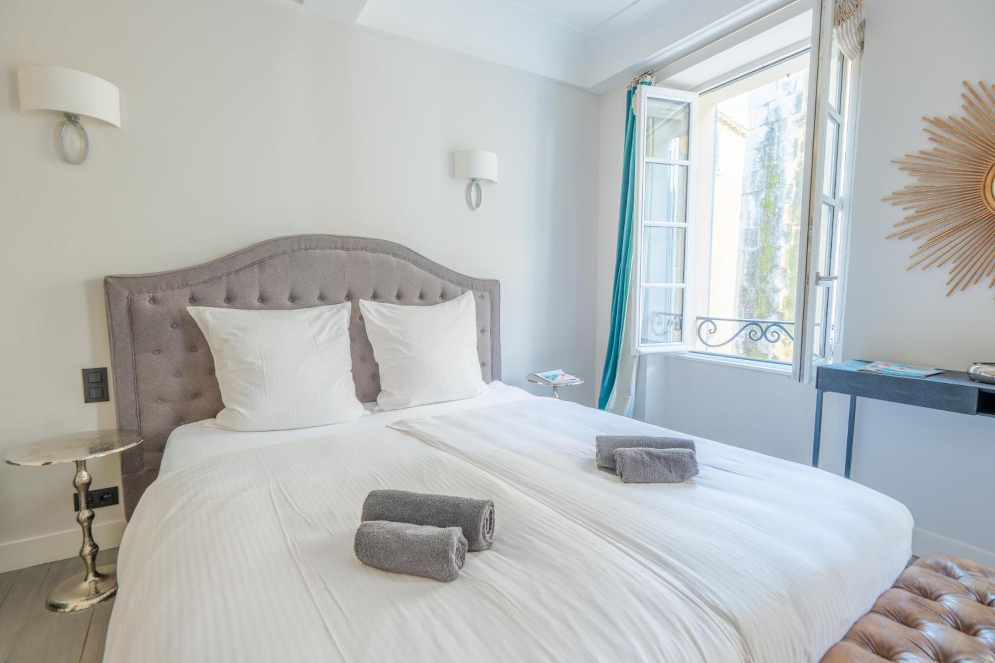 Beau Clocher Saint-Tropez Buitenkant foto
